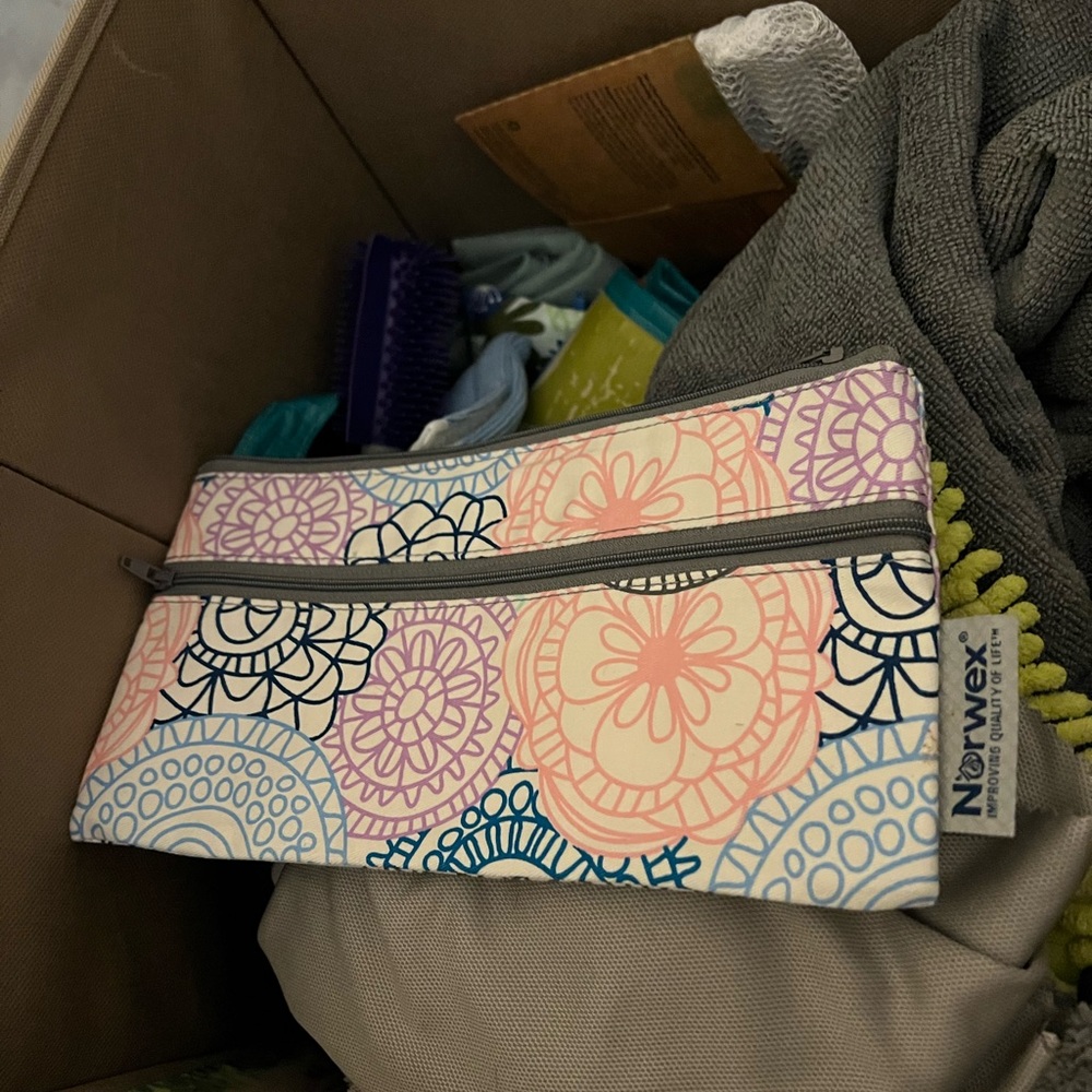 Reusable wet wipes bag